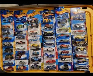 Hot Wheels lot of 92 cars & trucks all for $90