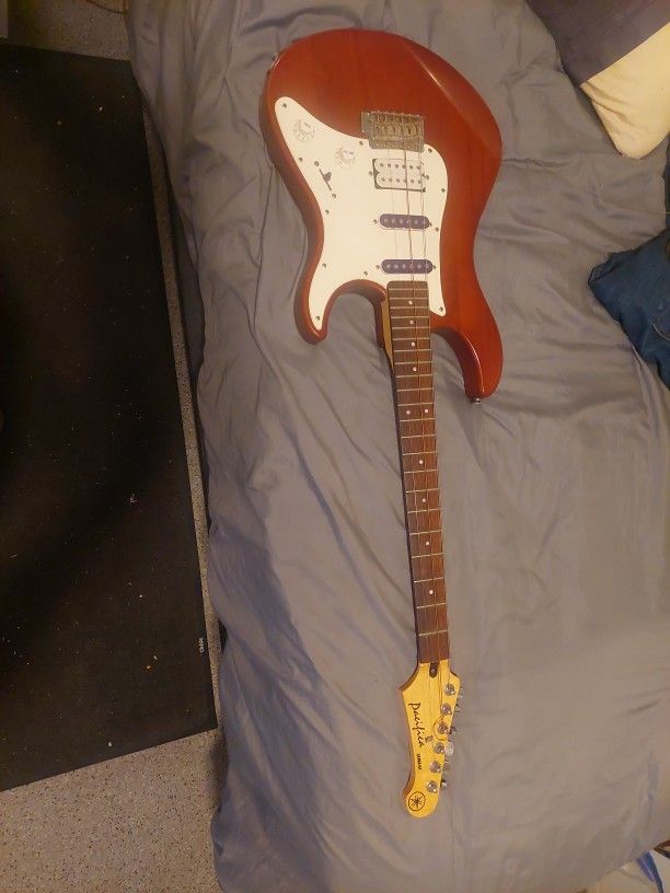 Pacifica YAMAHA electric Guitar