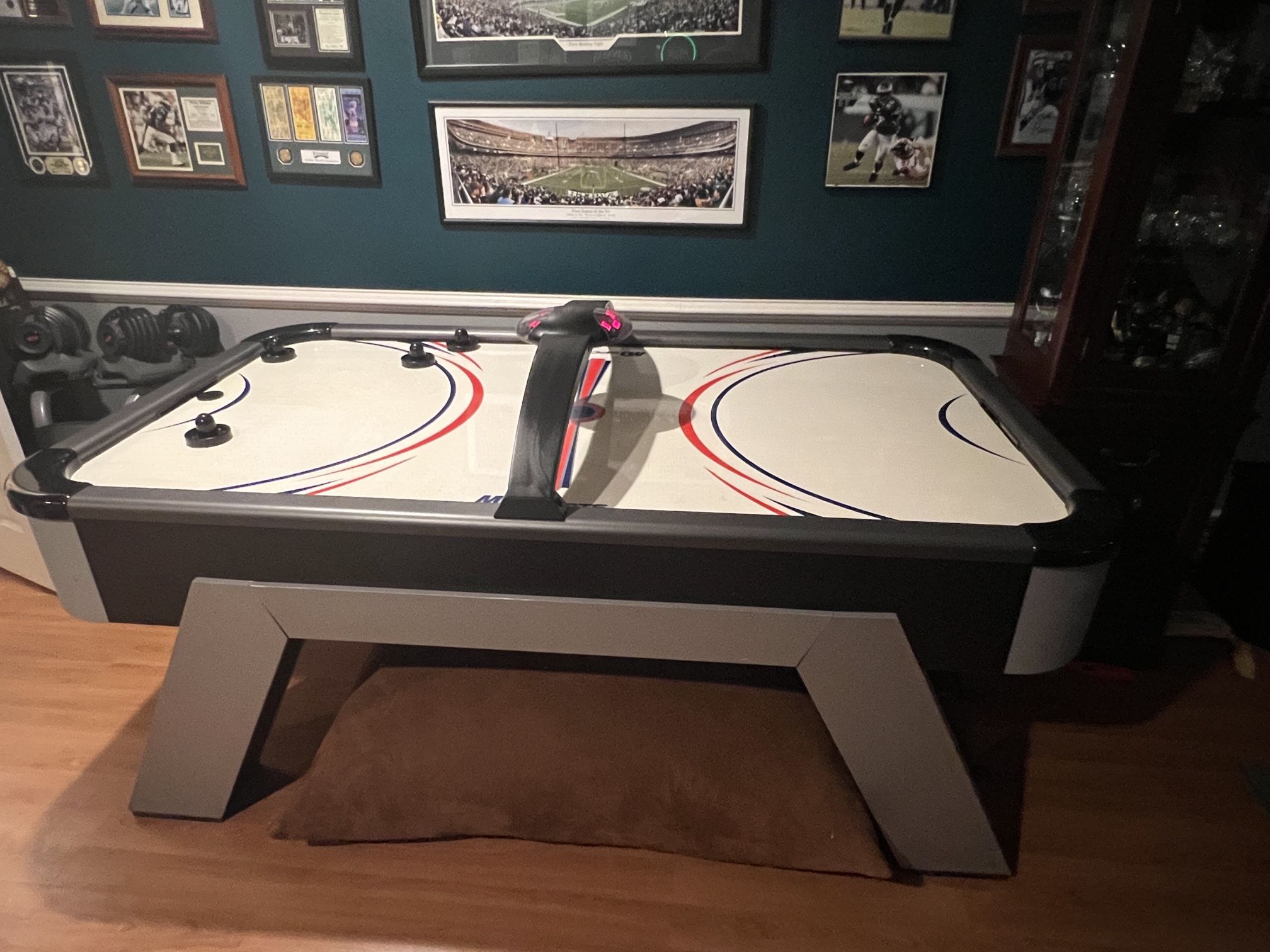 Air hockey table