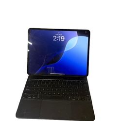 iPad Pro M4 13” 256gb W/ Magic Keyboard 