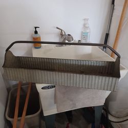 Farmhouse Style Metal Tool Caddie
