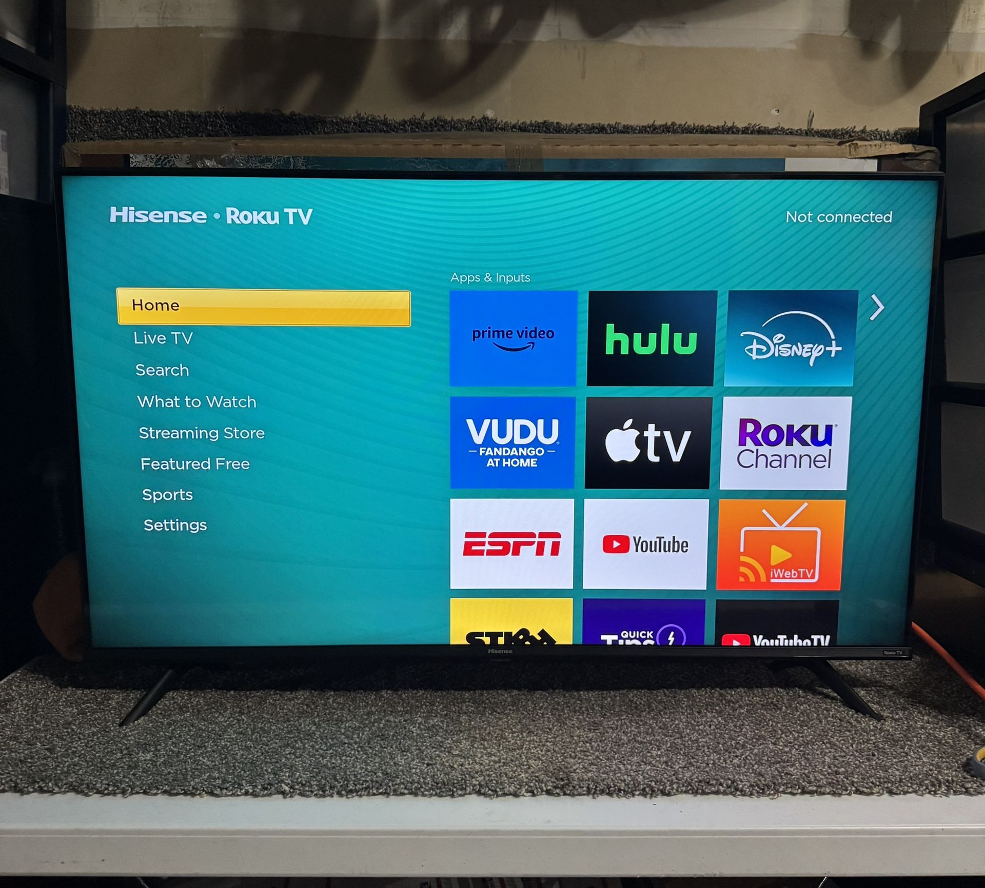 43' R7G Series Hisense Roku TV Model 43R7G5