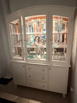 China Cabinet Hutch with Glass Display