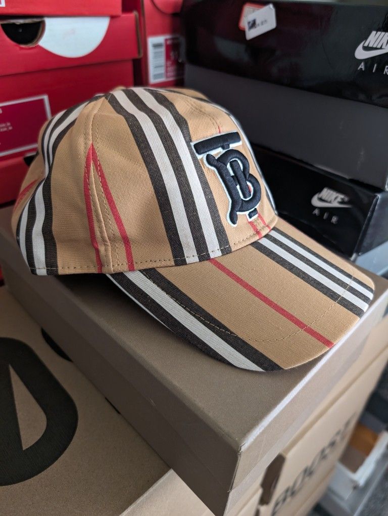 Burberry Hat / New