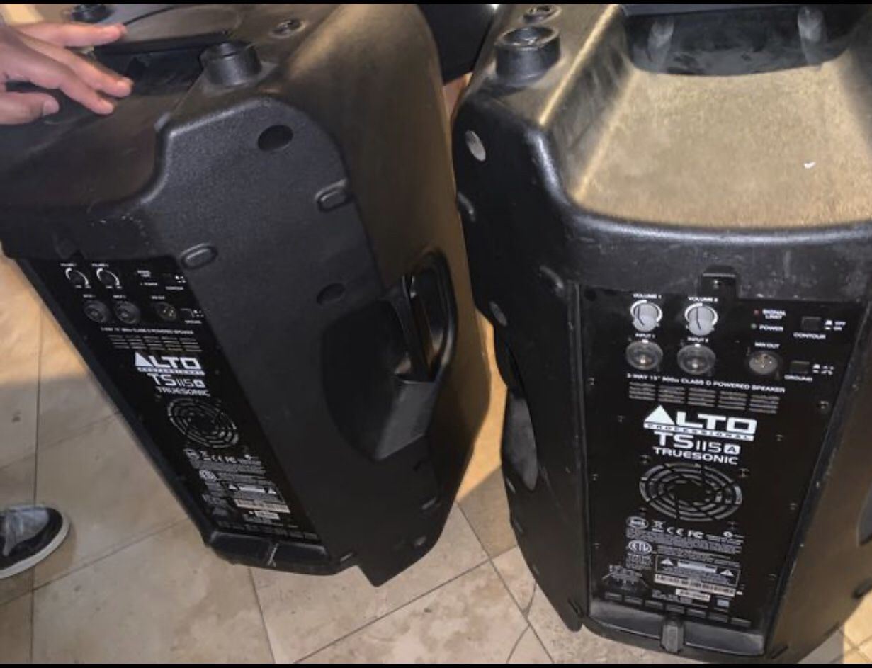 Alto powered speakers 15s