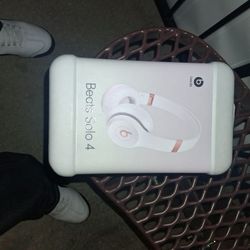 Beats Solo 4