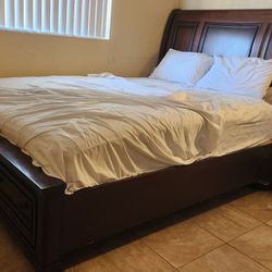Queen Size Slay Bed W Storage