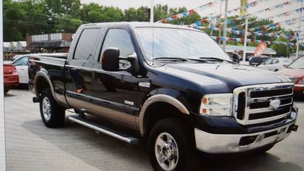 2005 Ford F-250 Super Duty 4dr Crew Cab Lariat 4WD SB.
