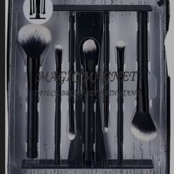 Magic Magnet 8pc Brush Set With Stand