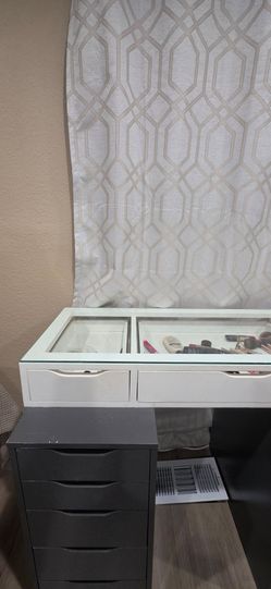 Wall mounted floating vanity makeup table