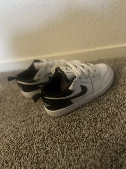 Boys Air Jordan Nikes 1y