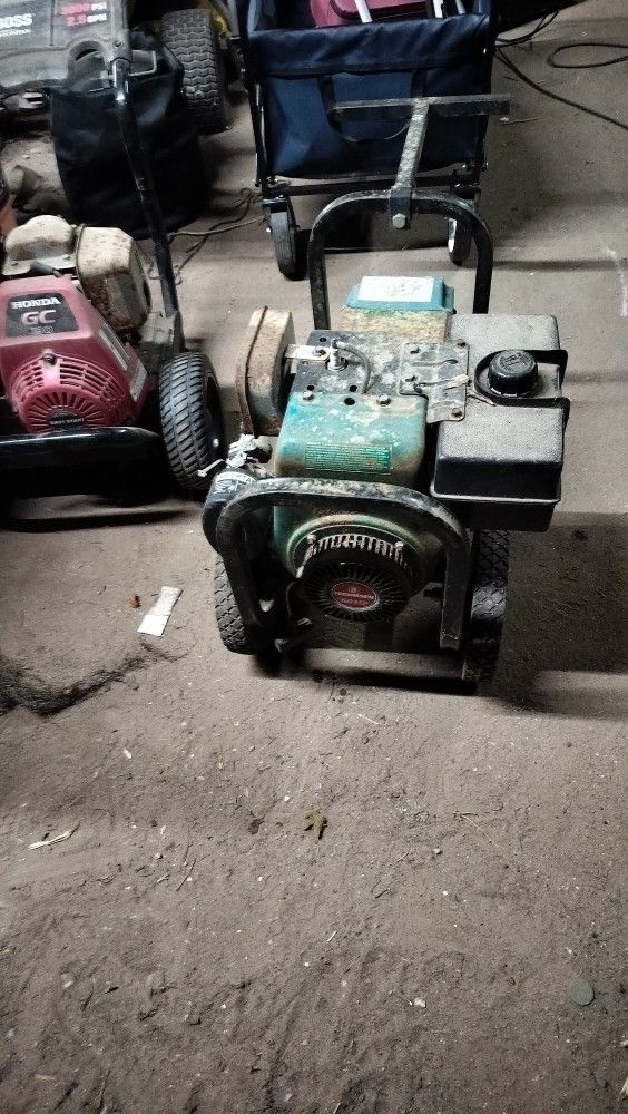 Small Generator Fired Up To The Carburetor Just Needs Cleaning 150 Bucks