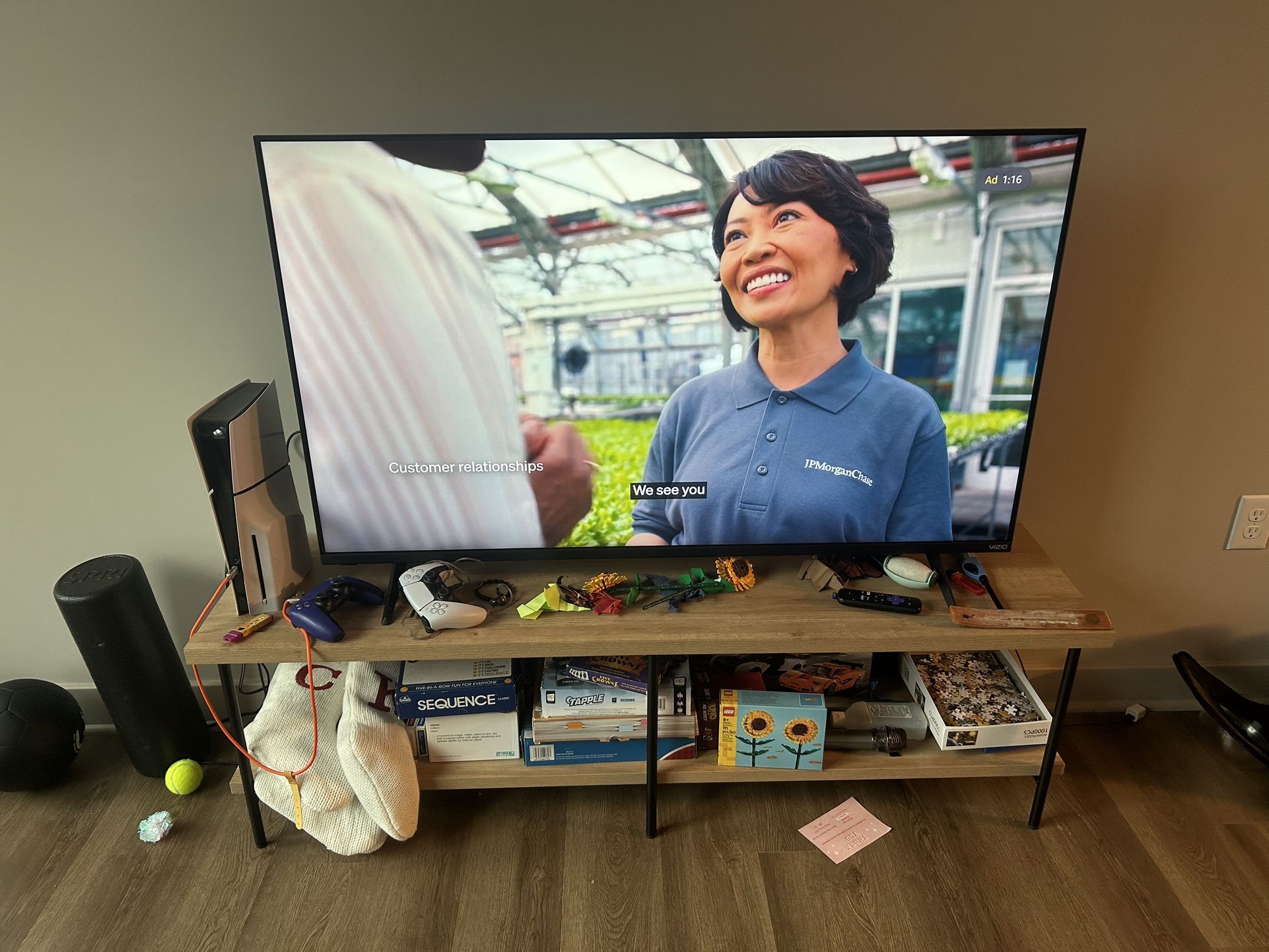 Selling 55 Inch Vizio tv And Tv Stand