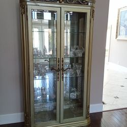 Thomasville Curio Cabinet 