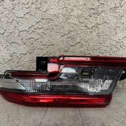 2025 2026 TOYOTA CAMRY REAR RIGHT PASSENGER SIDE INNER TAIL LIGHT OEM