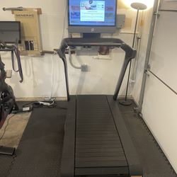 Peloton Tread / Treadmill With Cushioned Slat Belt