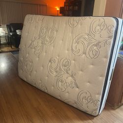 Beauty rest Recharge Ultra Queen Mattress 