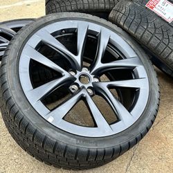  INCLUDED ARE 4 OEM RIMS AND TIRES W/ SENSORS ( NO CENTER CAPS)  21" 2023 Tesla Model S Plaid Factory OEM Arachnid Wheels and tires. rims are in ok sh