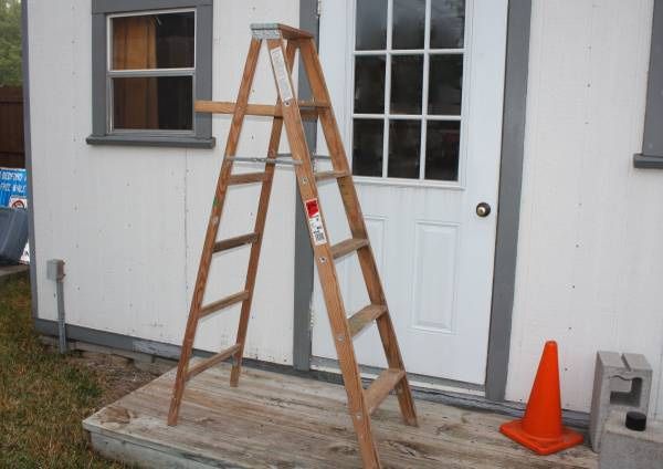 Werner W336 6 ft Wood Step Ladder 200lbs Type 3