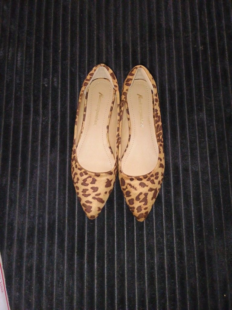 ****Brand New Size 8 Flats****