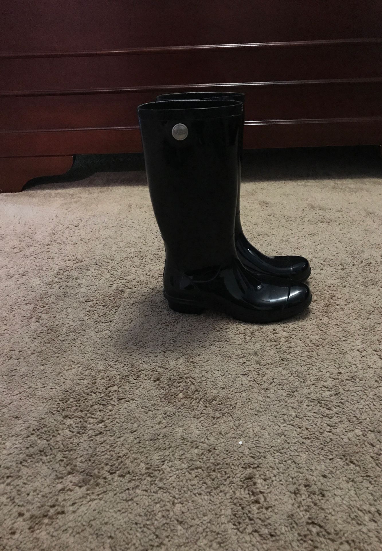 Ugg rain boots size 7 women