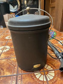 Cricket ash vacuum