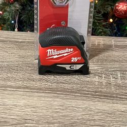 Milwaukee MAGNETIC 25 Ft Measuring Tape BRAND NEW