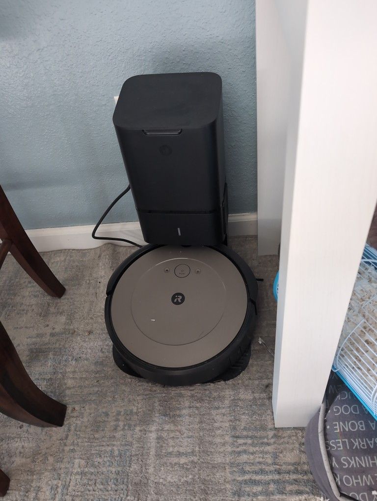 Roomba Cleaning Robot