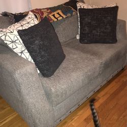 Broyhill 2024 alexandria loveseat