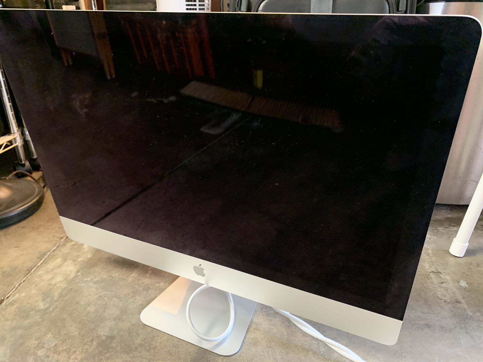 Apple iMac A1419 27 inch all-in-one desktop computer with keyboard and mouse