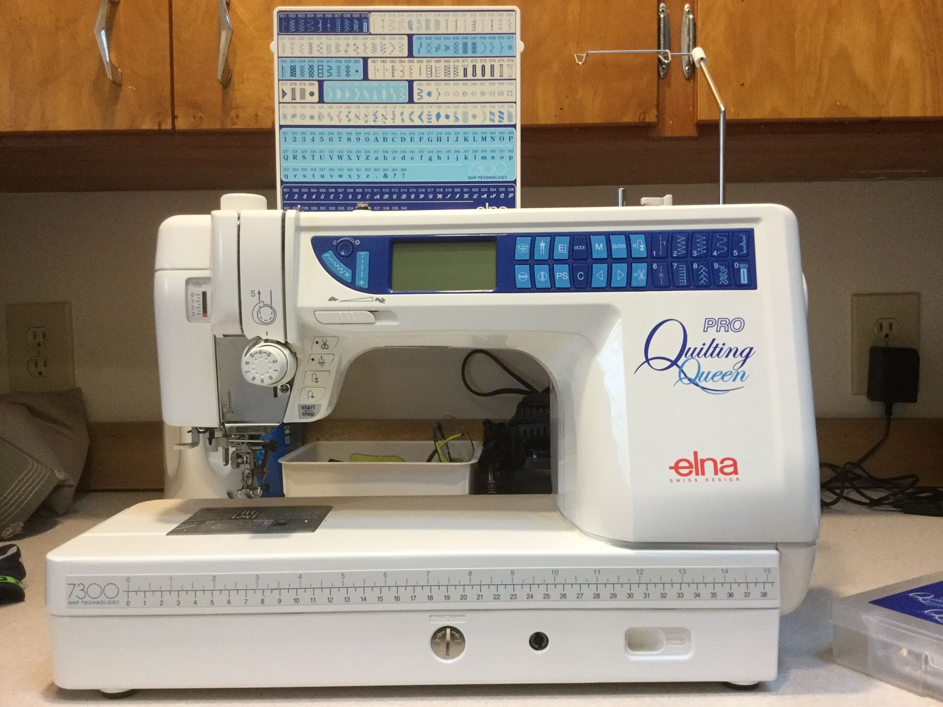 Elna Quilting Queen Pro 7300 sewing machine for Sale in Arlington, WA