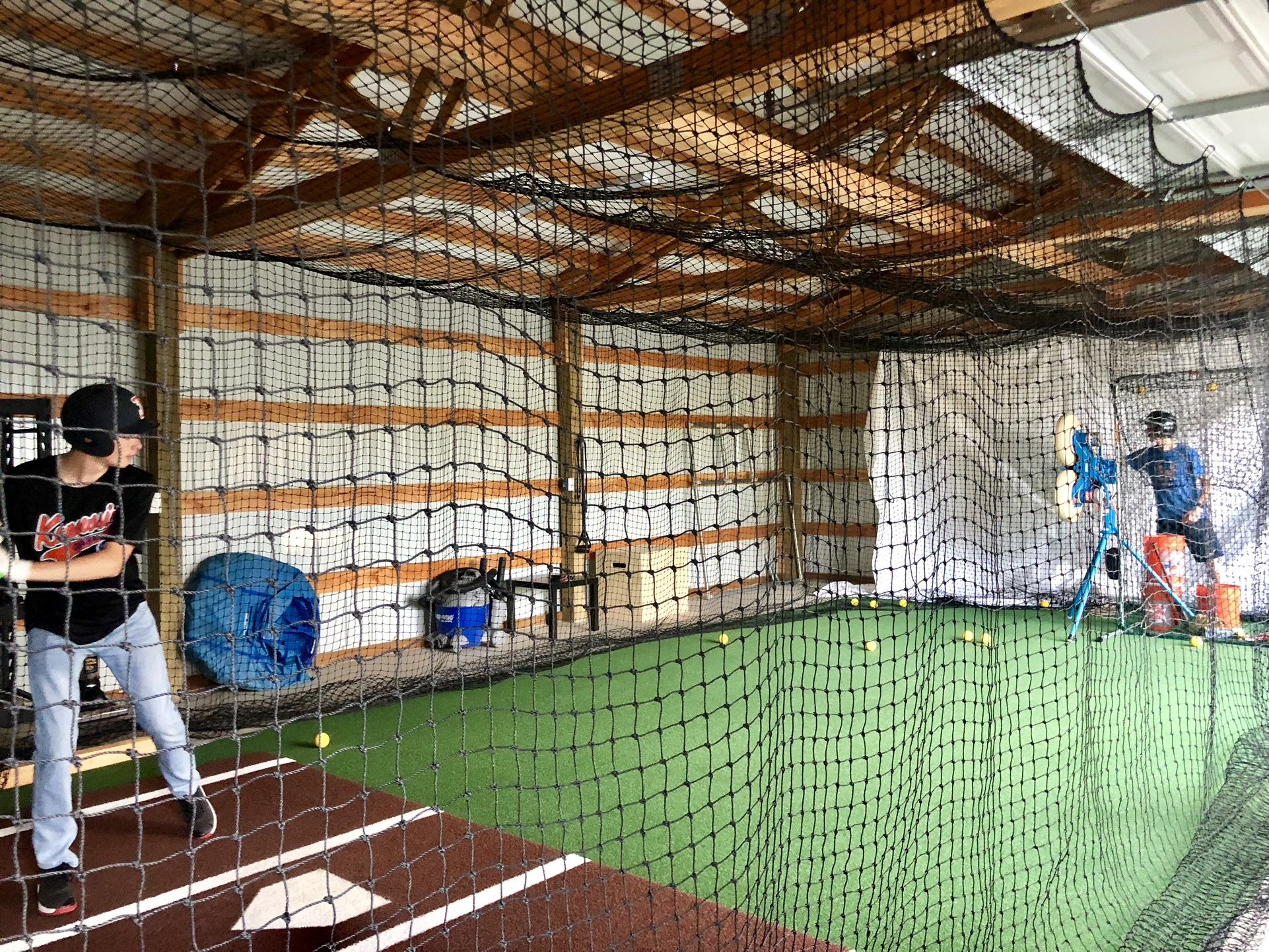 Indoor/outdoor Batting Cage W/ pitching Machine