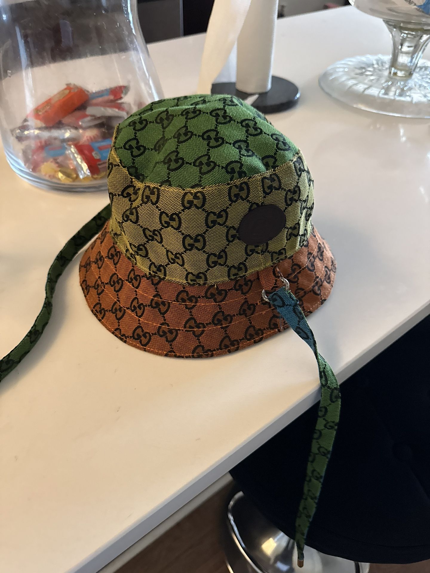 Reversible Gucci Hat/ Box