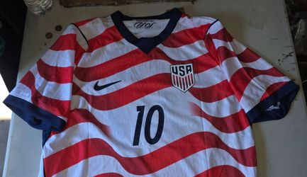 USA PULISIC MENS NATIONAL TEAM player Version XL fits like a L