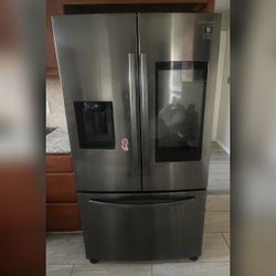 Samsung Family Hub Refrigerator - Good - Newark, NJ