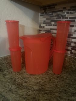 Tupperware Jug with Cups
