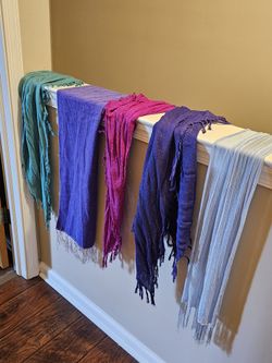 SCARVES