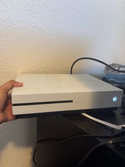 Xbox One S + Blue Controller + Rechargeable battery and charging station