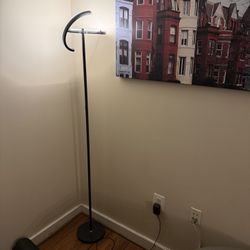 Black halo floor lamp in excellent condition