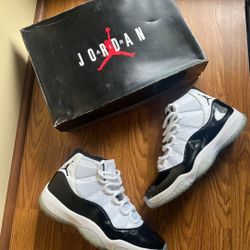JORDAN 11 RETRO CONCORD SIZE 9.5