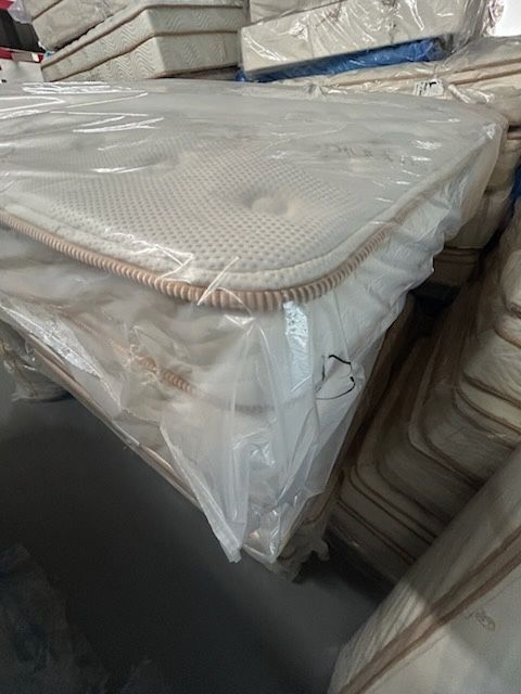 Luxury Saatva & Tempur-Pedic Mattresses – 50-80% Off!     •    Brand New, Minor Blemishes (Nothing That Affects Comfort)     •    King, Queen, Full, T