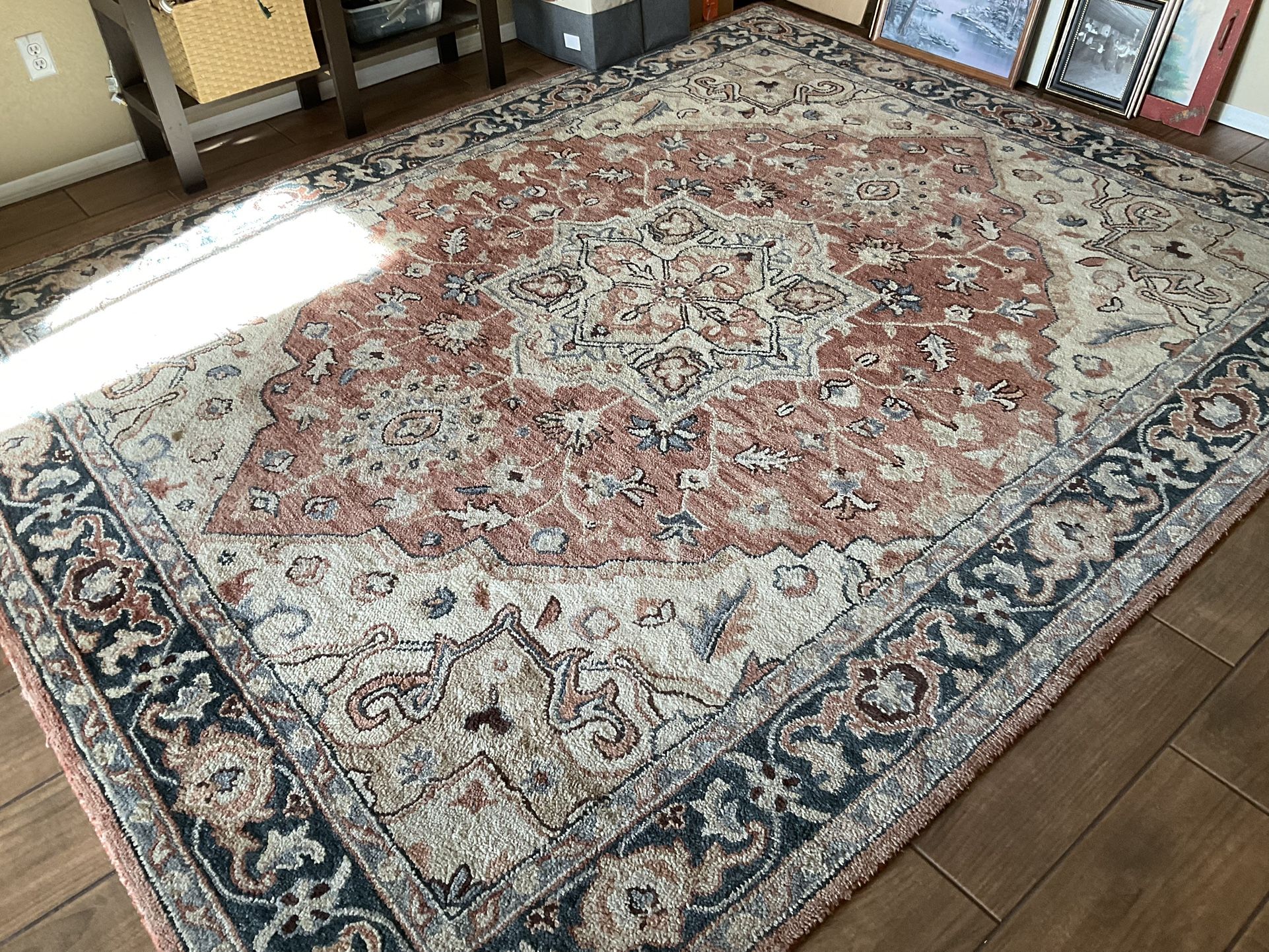 Beautiful 8 X 10 Carpet Rug With Wool Pad No Stains Non Smoking House