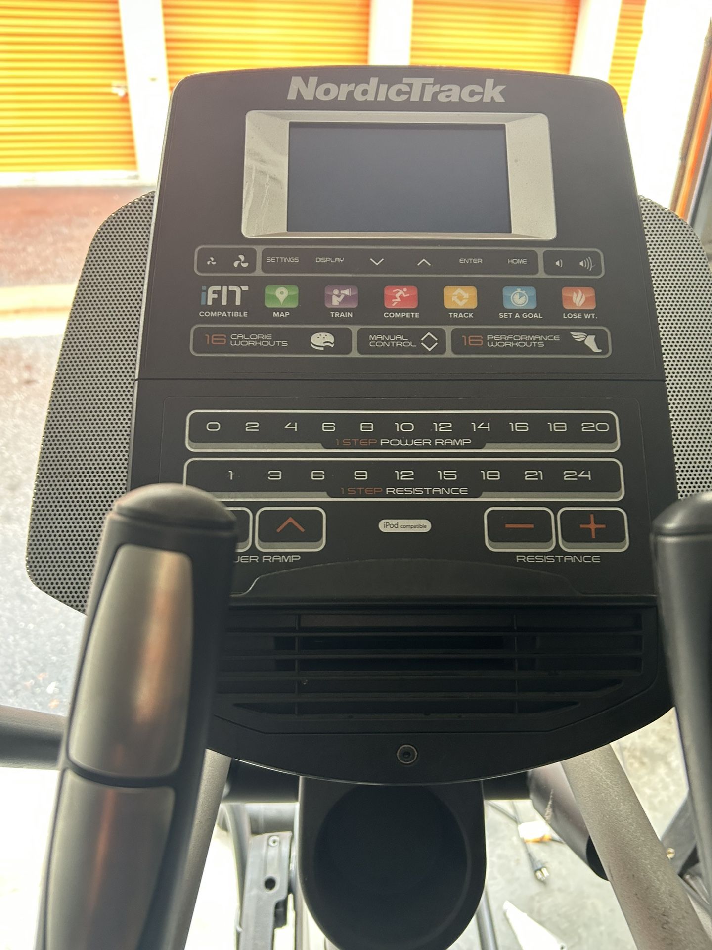 Nordic track Elite 10.7 Elliptical