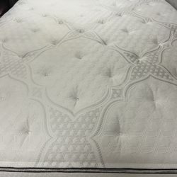 Queensize mattress and Boxspring