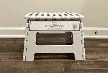 Room2Room Collapsible Step Stool w/Handle