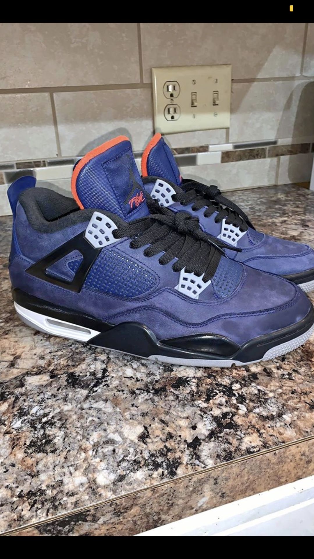 Nike Jordan retro 4 Winterized. Cool color-way! Size 9