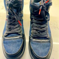 Men’s 7.5 Levi’s Dark blue denim retro high tops