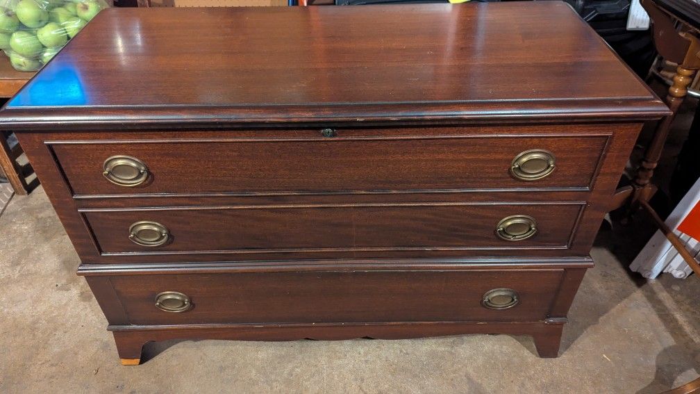 Lane Cedar Chest