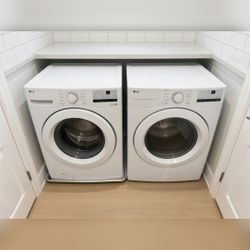 LG Front Load Washer and Dryer Set - Like New - 2024 – Lebanon, OH