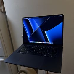 Apple MacBook Air 15 Inch M3 16GB 512GB SSD PRICE IS FIRM